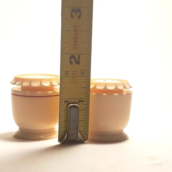 FREE WITH PURCHASE 🌟Vintage Bakelite Mini Salt & Pepper Shakers Art Deco 1920s - Picture 3 of 4